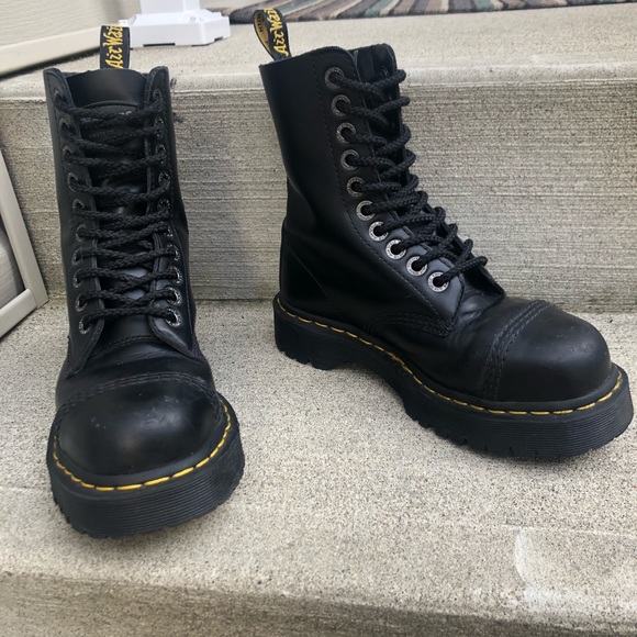 Dr Marten boots - Picture 1 of 4